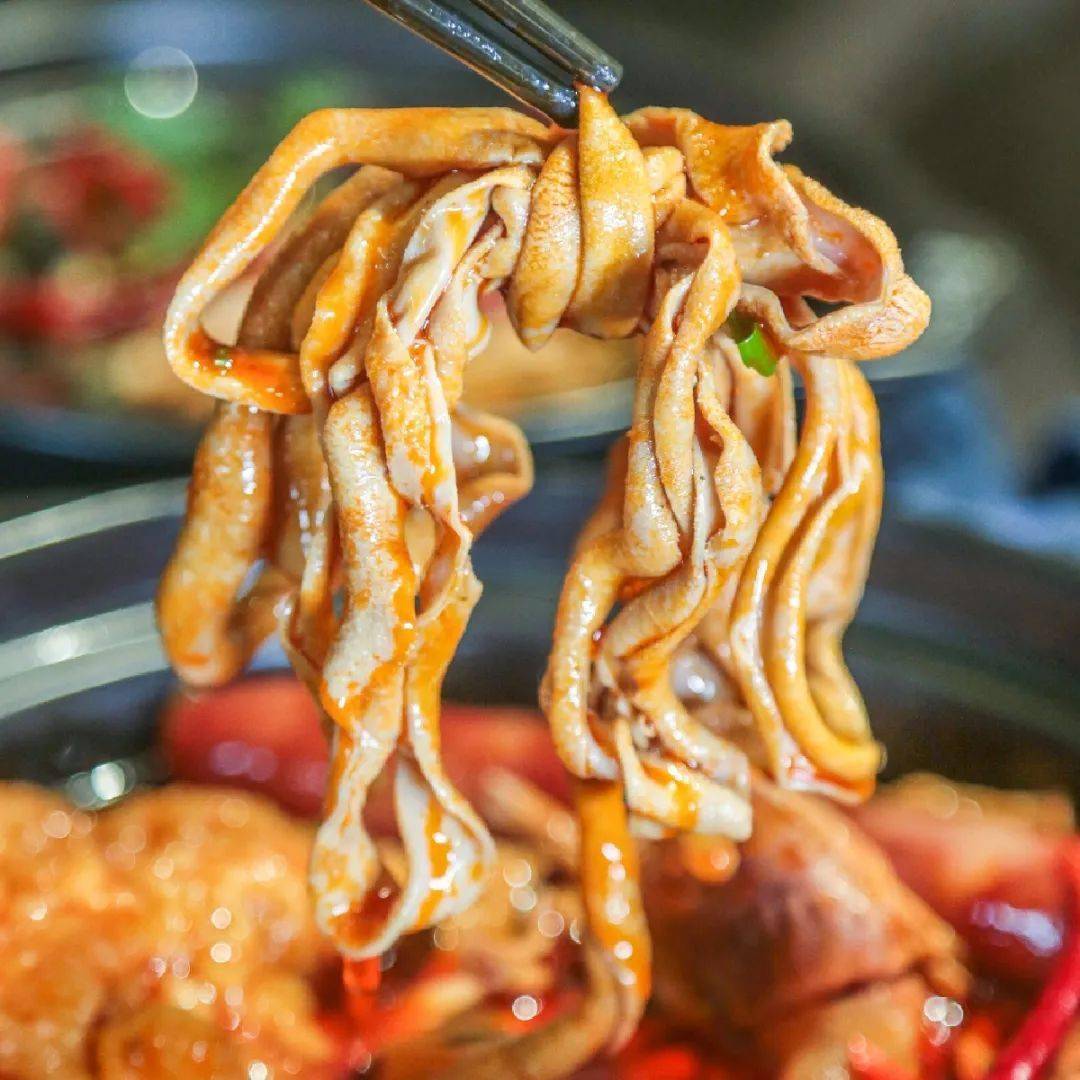 装修成这样的螺蛳粉店最好不要去!因为我怕你