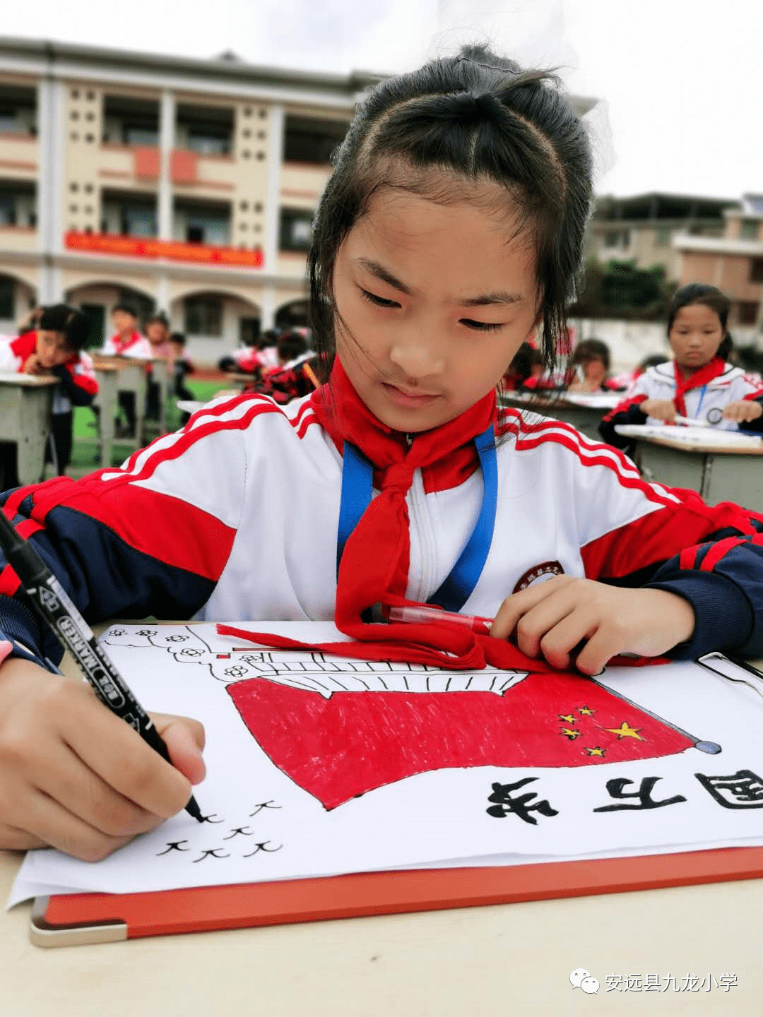 金风送爽迎国庆绘幅蓝图献祖国九龙小学迎国庆现场绘画活动