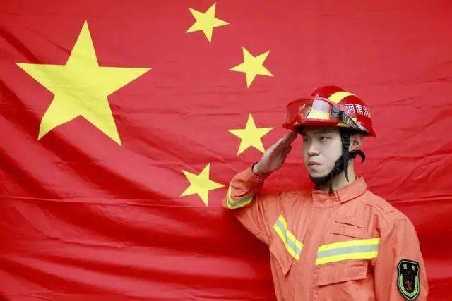 一面五星红旗凝聚14亿中国人民的赤子之心!听说你也想和国旗和影?