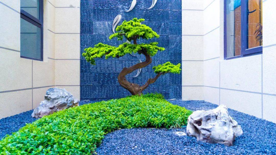 别有洞天,吸纳天地灵气精致枯山水铺展,掩映着低调古朴天井之内,落松