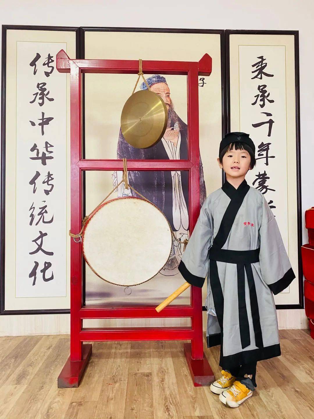 【蒙正国学幼儿园】"尊师开笔祈福·重道童军启航"纪念孔子诞辰日活动