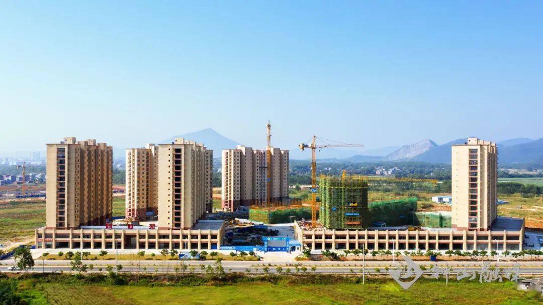 "这是钟山县红花镇汤公村建档立卡贫困户陈明林搬入易地扶贫搬迁安置