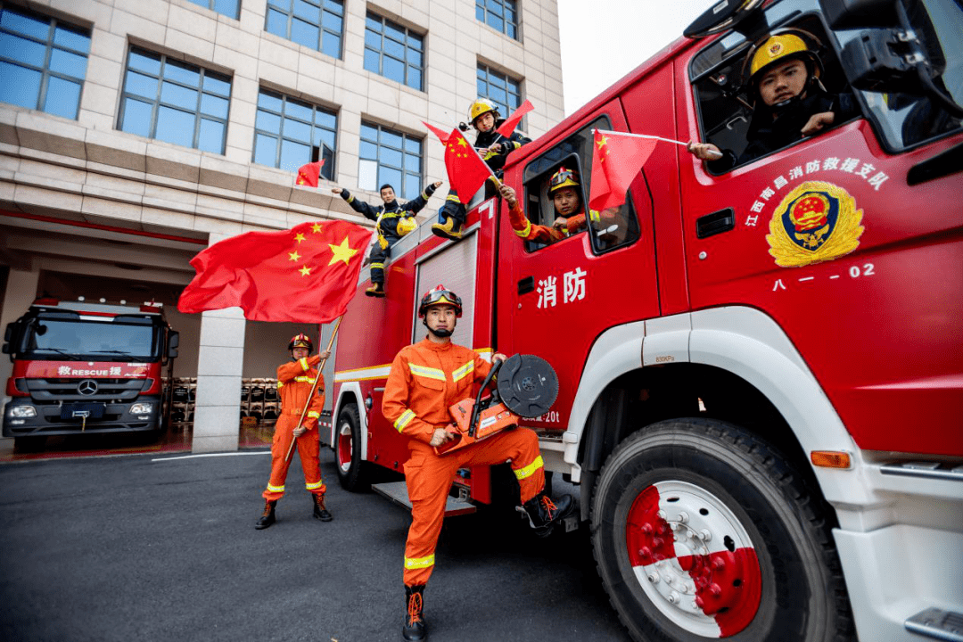 "号声嘹亮·青年文明号向祖国报告"八一消防救援站开展青年号开放周