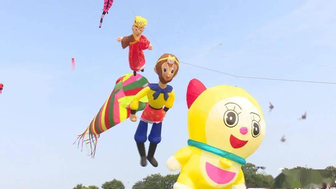 大龙湖畔的天空,任君翱翔"多啦a梦"还是"唐僧"不论你是"金鱼"还是"