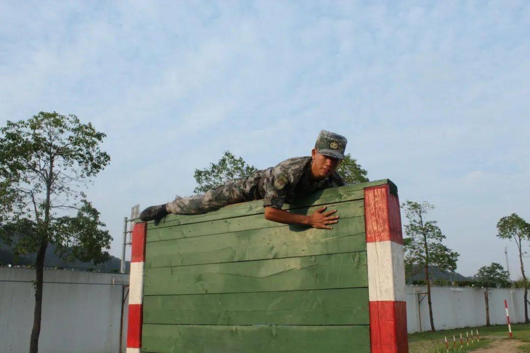 服役于中国人民解放军陆军31610部队2017年9月至2019年9月阳纯伟军旅