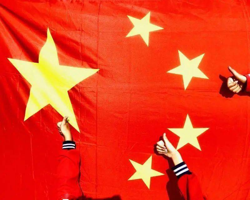 华丰镇中心小学:开展"传承红色基因 向国旗敬礼"活动