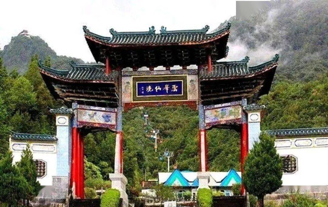 沿着密云区环湖公路到达不老屯镇,沿着燕落村北山路再行3公里,路的