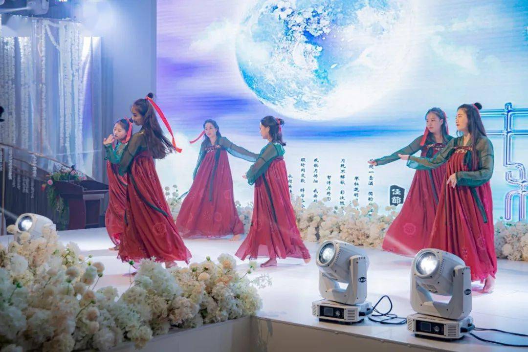 欢天喜地庆国庆其乐融融迎中秋