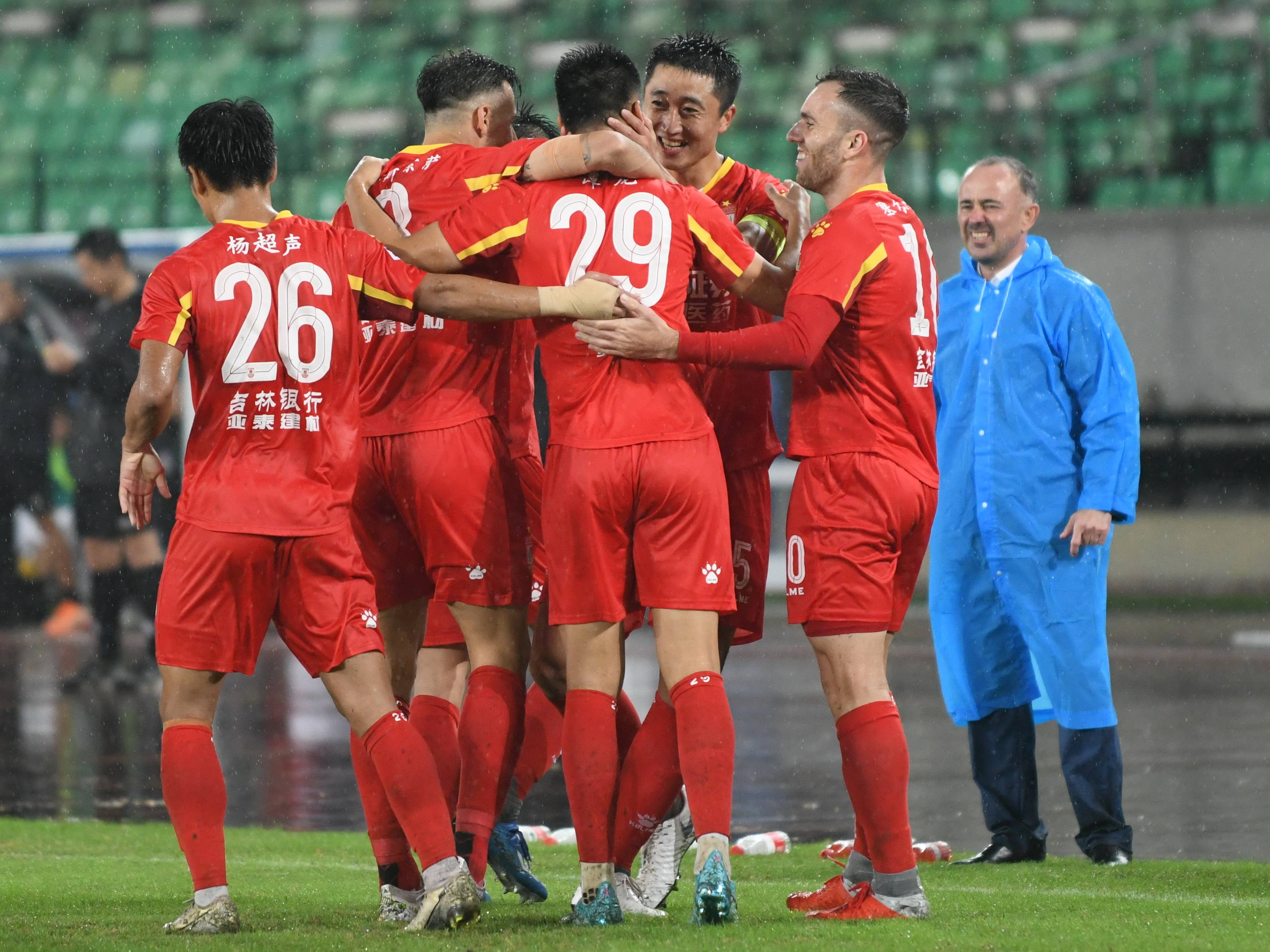 足球——中甲:长春亚泰胜新疆雪豹纳欢