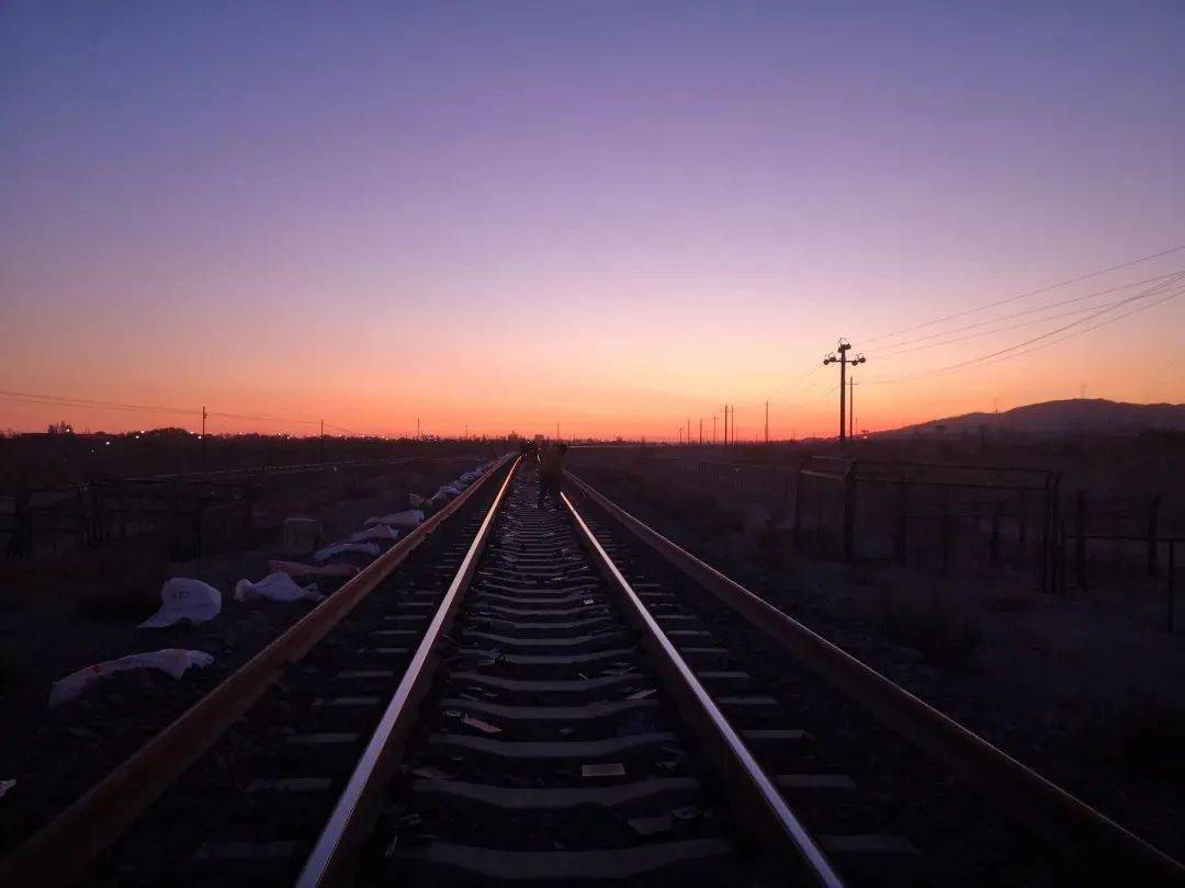 乌将线换轨施工进行时