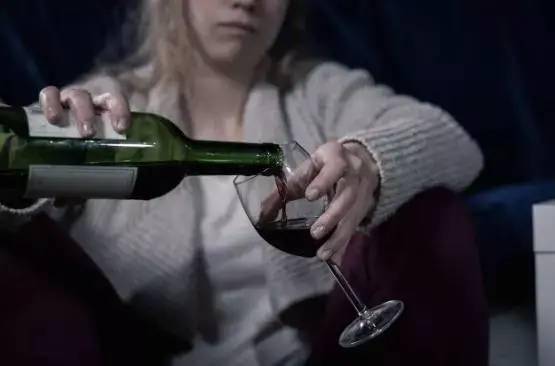 【生活保健】做家务跟死亡率的关系 脑出血的诱因 喝酒的利与弊