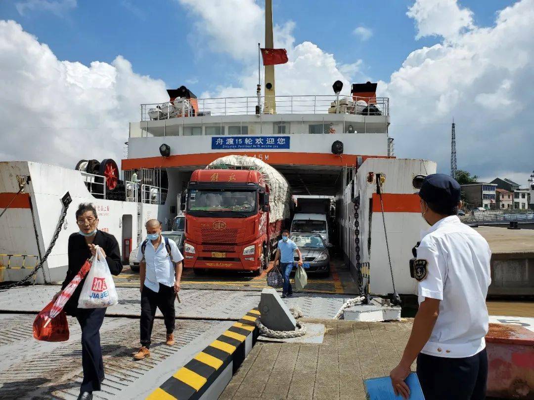 "鸭蛋山—白峰"滚装船航线和"白峰—普陀山"高速客船航线是甬舟两地间