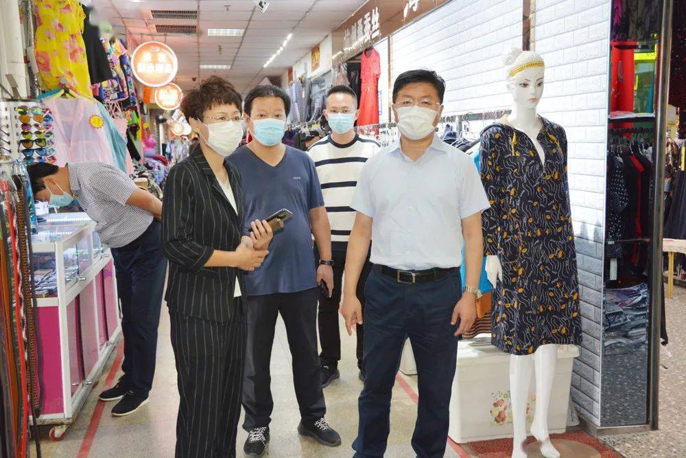 区长林恒到文登金田小商品市场慰问检查