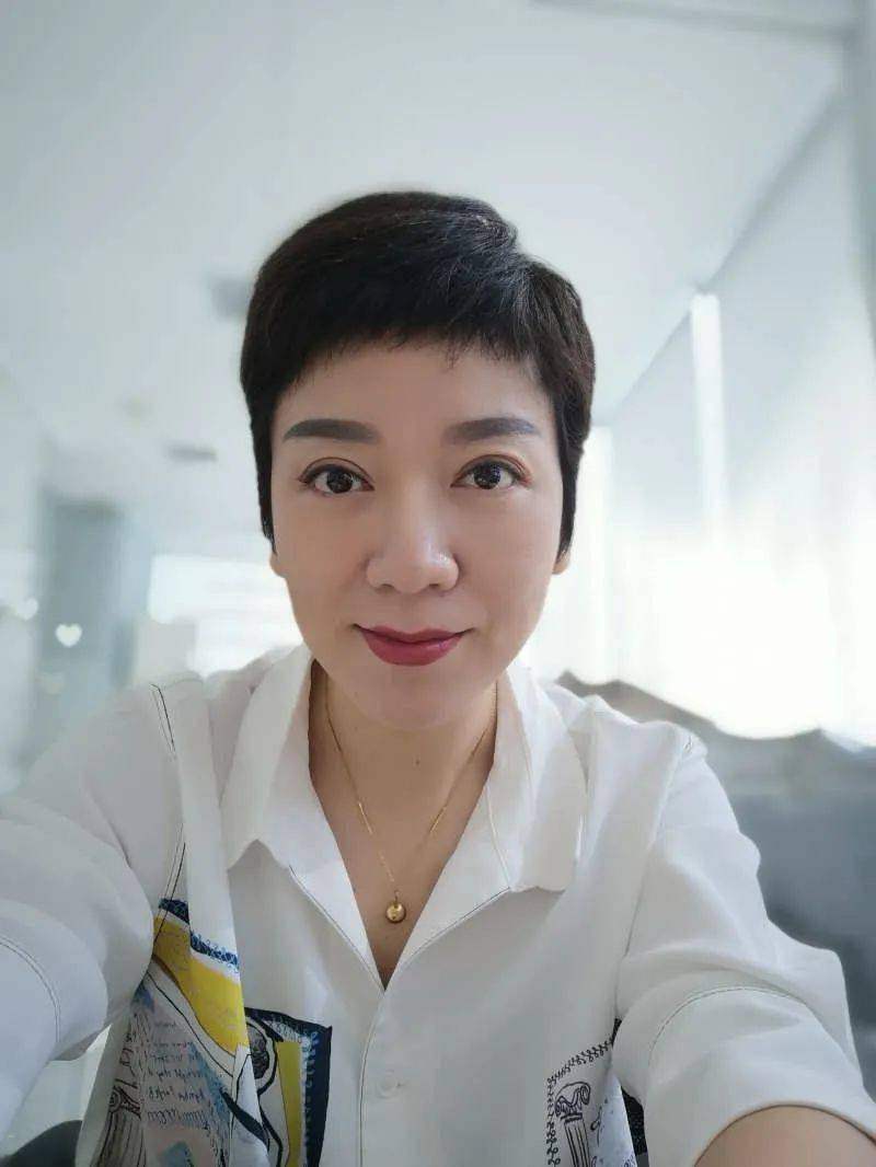 经理人会员俱乐部常务理事白海燕女士