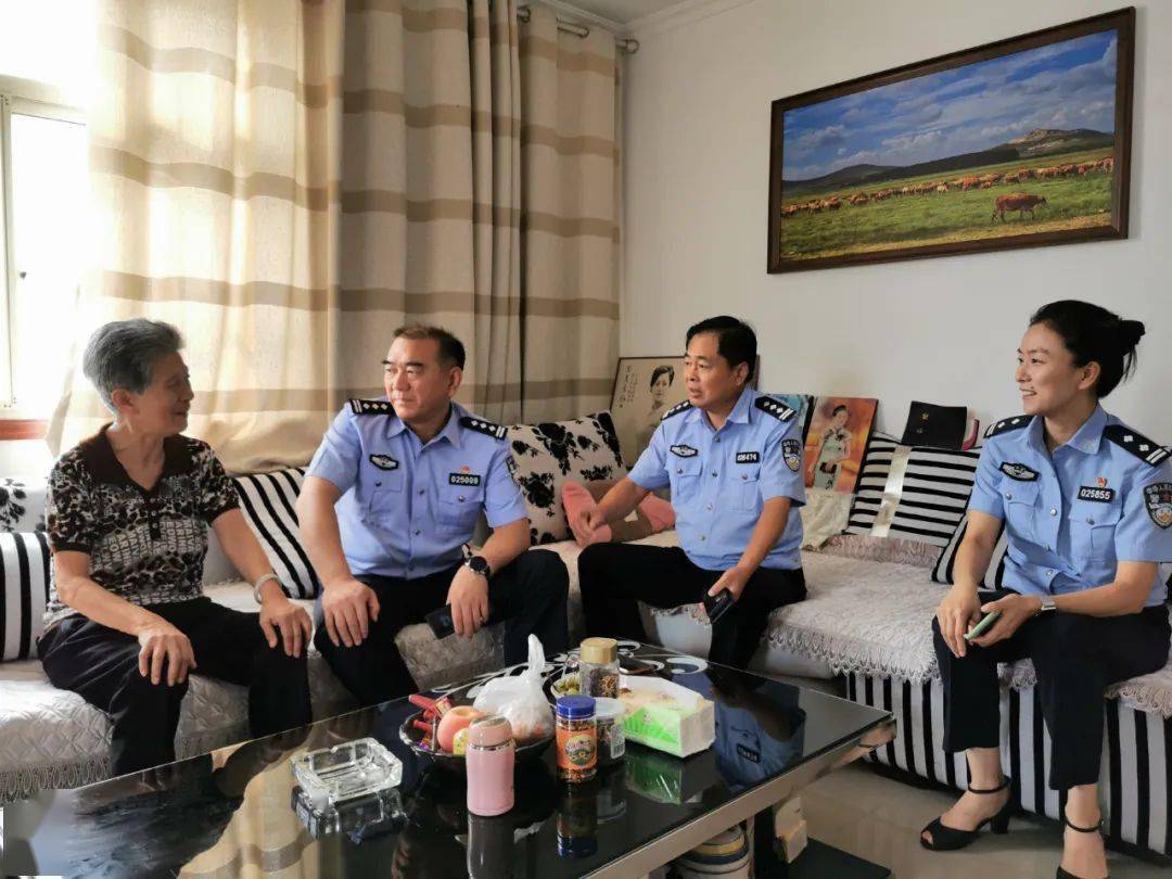 淮北市公安局党委委员,副局长黄晋中秋节前看望慰问结对帮扶对象