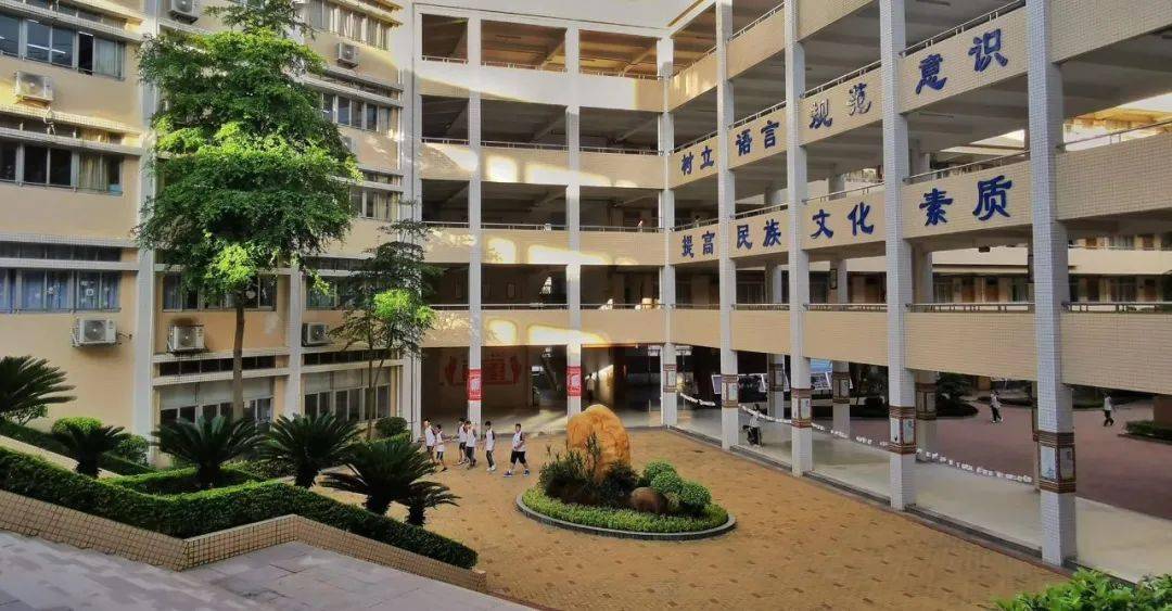 湖景校貌怦然新动带你环游美丽湖中校园