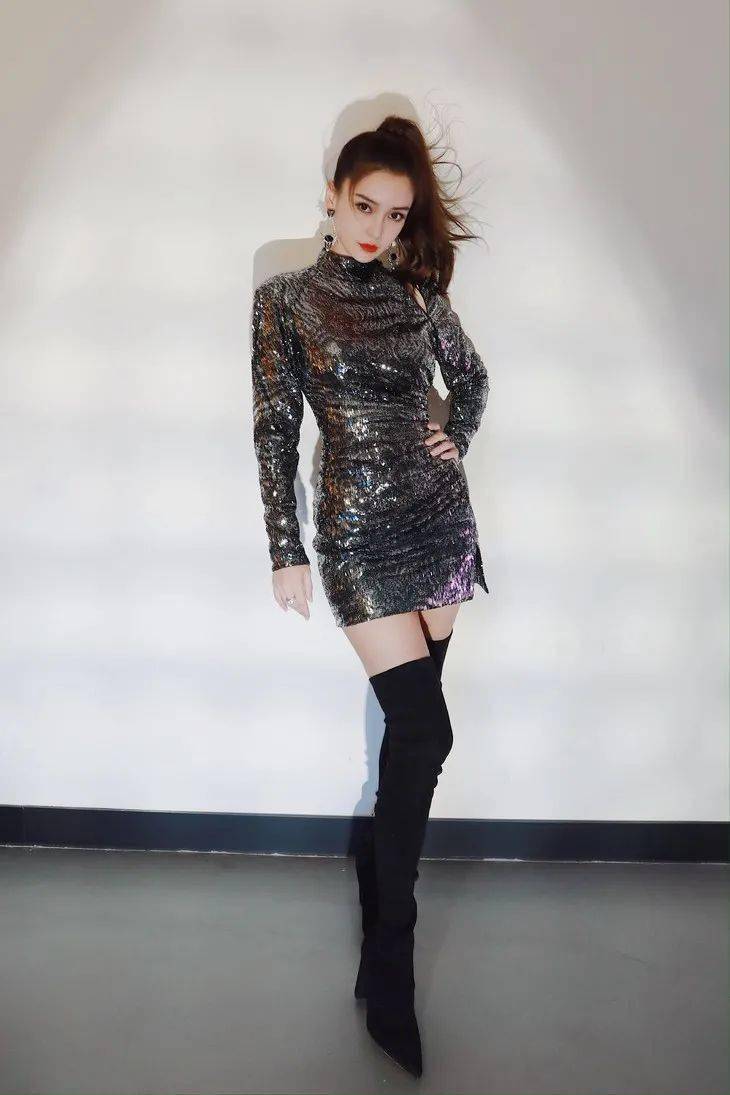 关晓彤的长靴专治不完美腿形