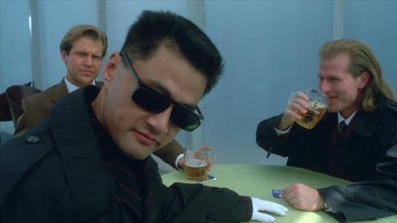 给爸爸的信甫光跟外国人做生意戴上墨镜赴约一看就不好惹