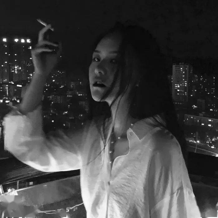 头像|.生活可以五颜六色但是不可以乱七八糟 67676767_低头