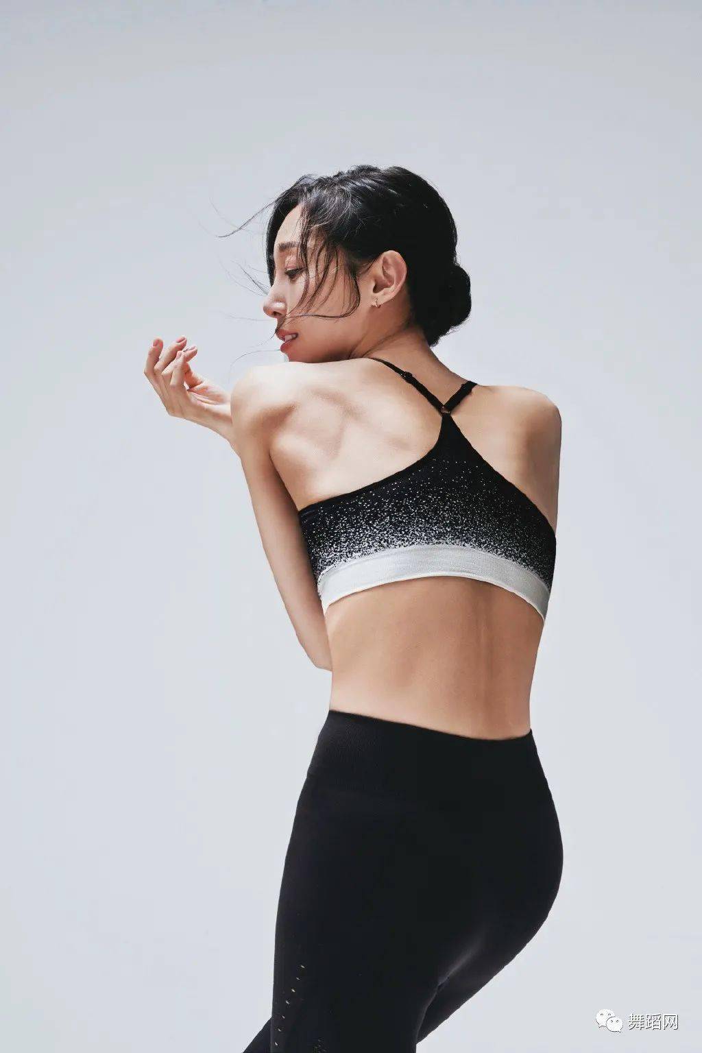 朱洁静的把杆基训气质这块捏的死死地