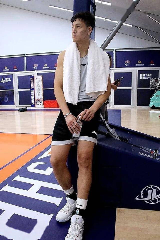 汕大杜兰特朱松玮热身砍全队最高分阿联老乡一场未打