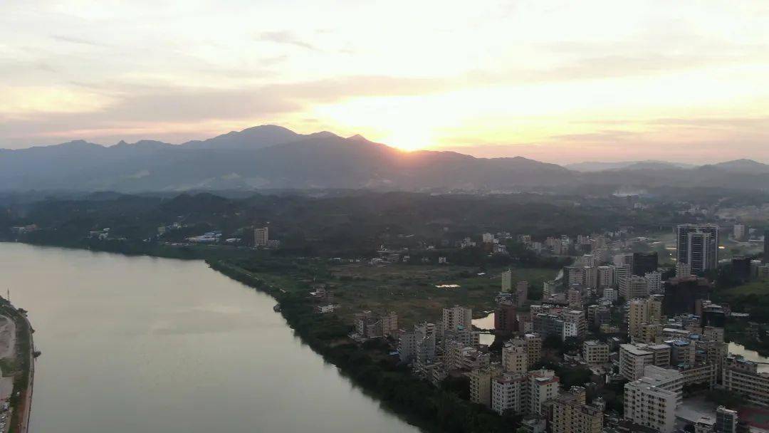 龙川县城提质展新貌外出乡贤齐点赞