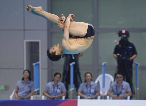 跳水全国冠军赛彭健烽夺男子一米板冠军
