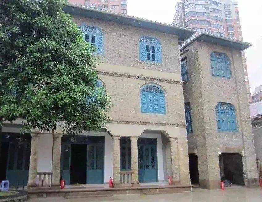 复古窗户,花色玻璃……历经百年风霜,但林森公馆风采丝毫不减,或许这