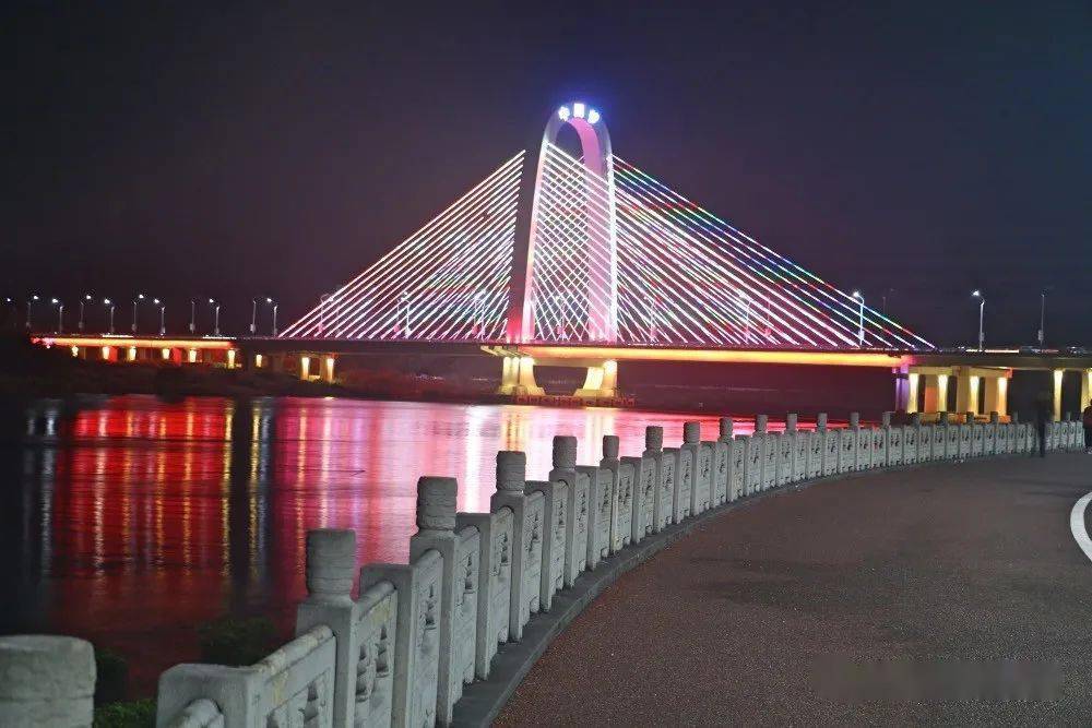 双节假期这些灯光扮靓防城港夜景
