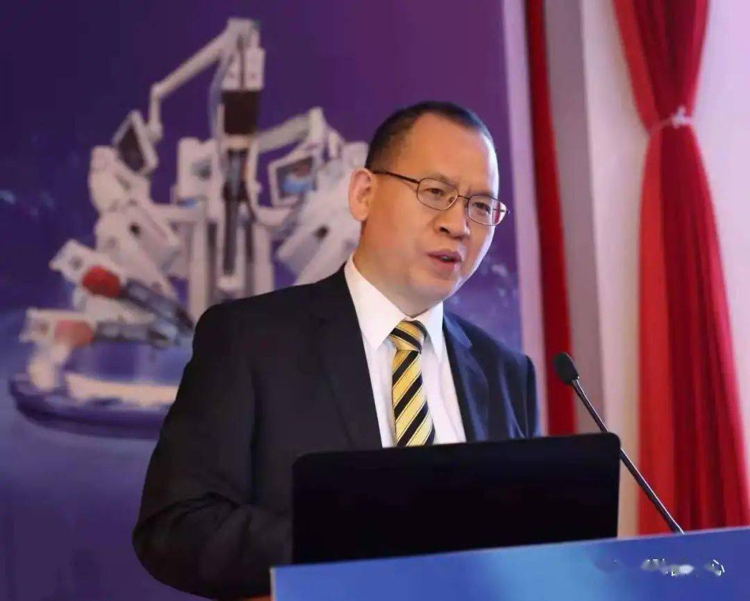 10月31日,上海市胸科医院罗清泉教授来院会诊公告