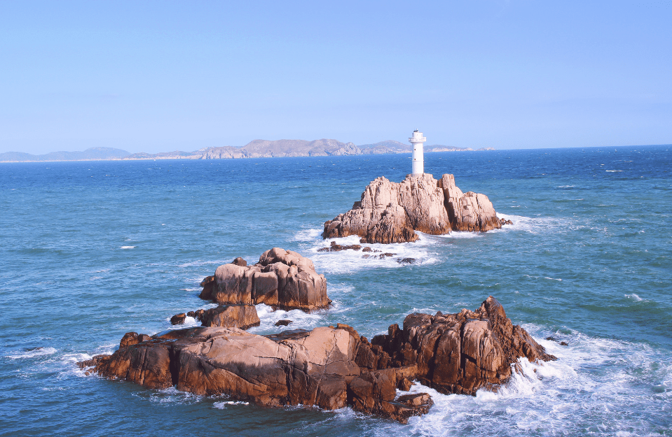 青滨岛青滨岛属于较为幽静的地方,因其四周海域海水呈现青色得名,这里