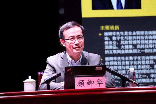 审计署投资审计司司长许亚授课▲审计署财政审计司司长魏强授课  