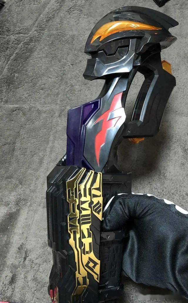 粉丝玩梗:贝利亚剑联动假面骑士圣刃