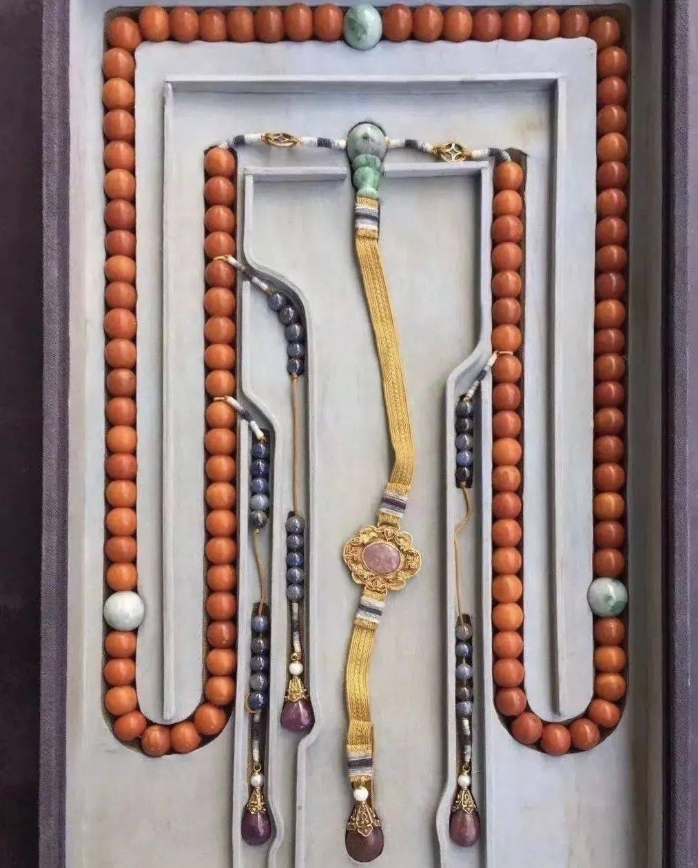 看看清朝官员佩戴的朝珠