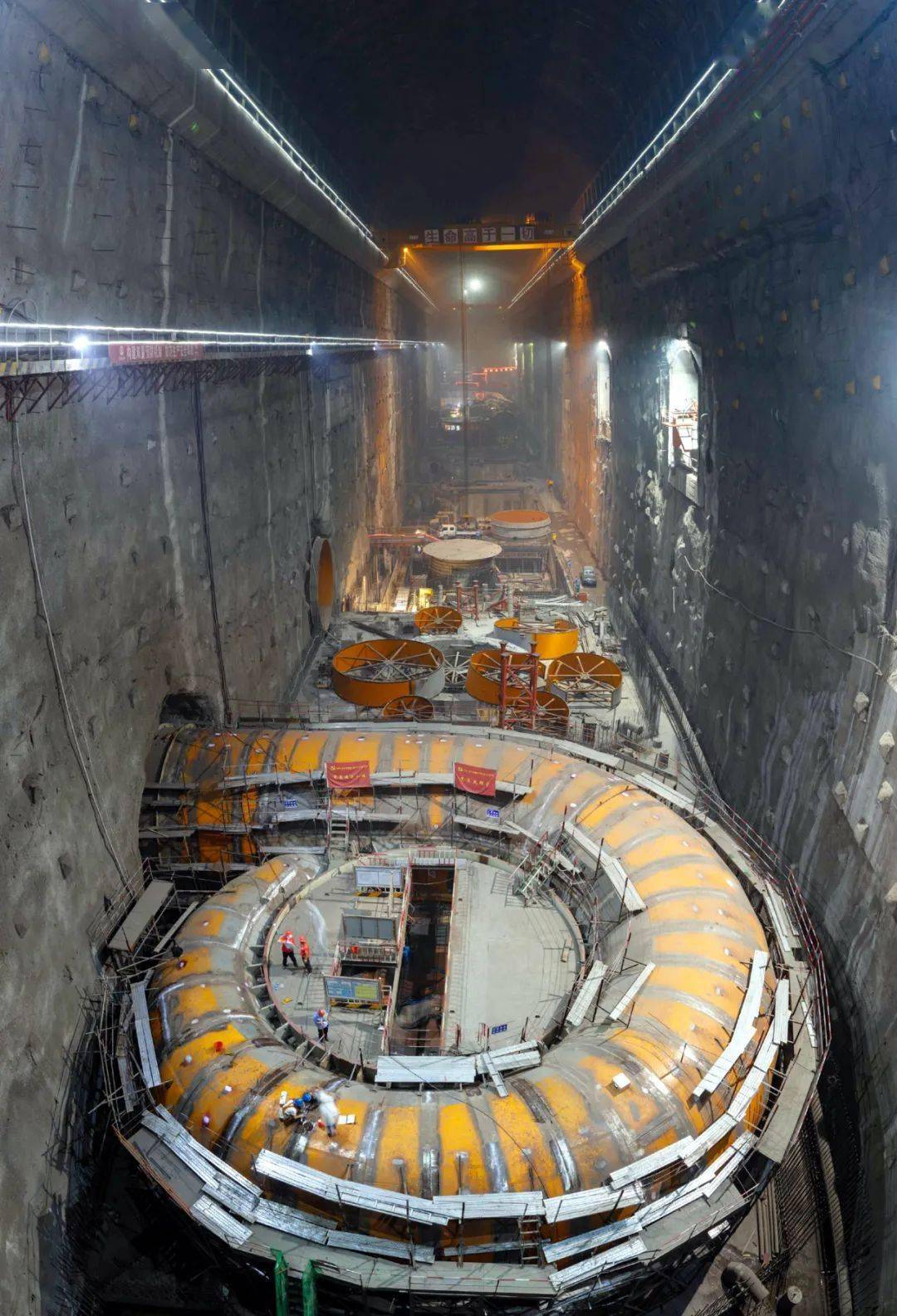 全球在建最大水电站白鹤滩水电站地下厂房全线封顶