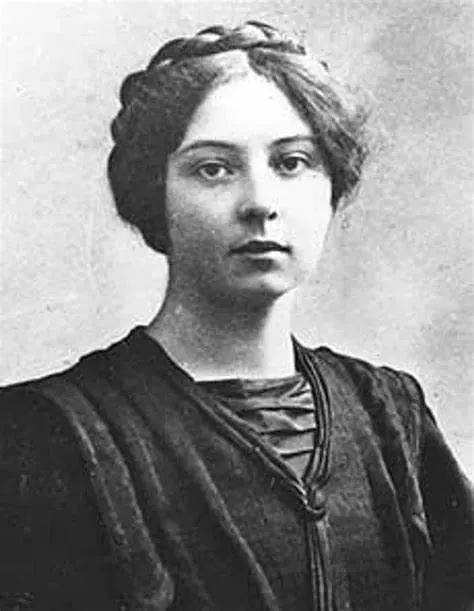 第三位:西格里德·温塞特 1928年诺贝尔文学奖得主格拉齐娅·黛莱达