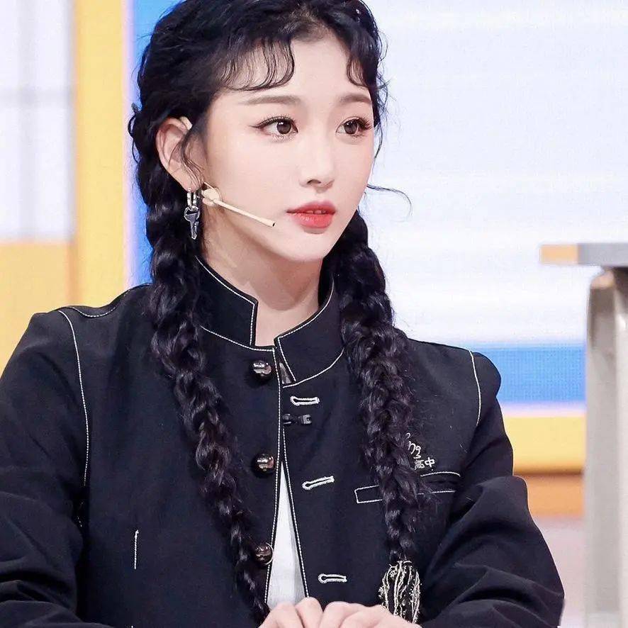 麻花辫发型难搭配衣服看完这些少女心满满爱上麻花辫