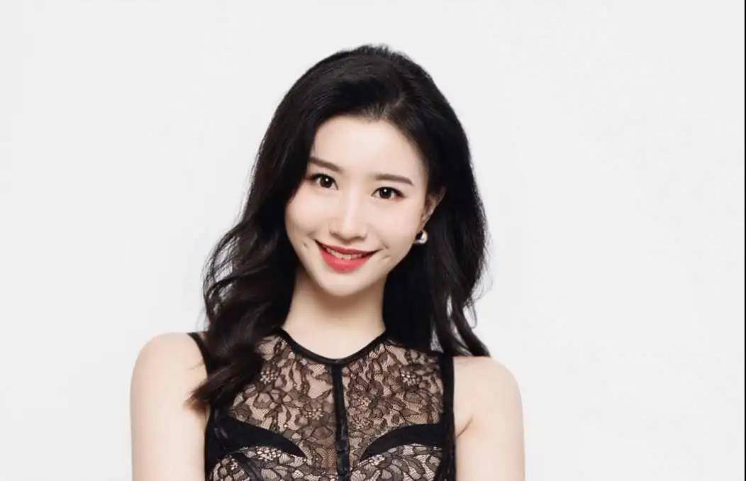 她花了1000万,把自己的创业故事拍成了电影_高亚捷