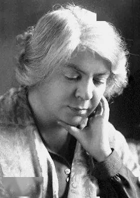 第二位:格拉齐娅·黛莱达 1926年诺贝尔文学奖得主塞尔玛·拉格洛夫