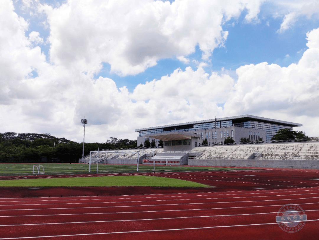 你有明眸可览东职蓝天白云水墨丹青