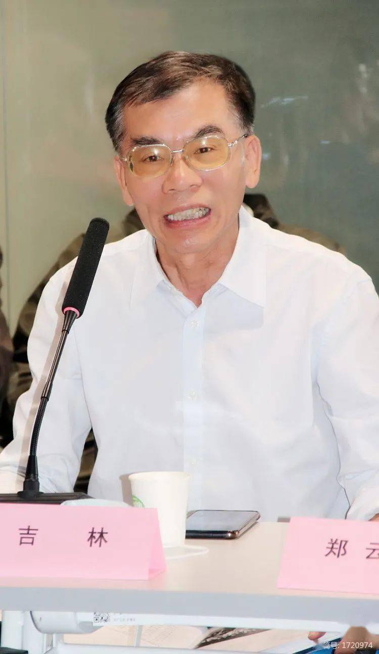 (略)参会人员合影编辑部人员合影叶辛简介:叶辛与共和国同年同月,1969