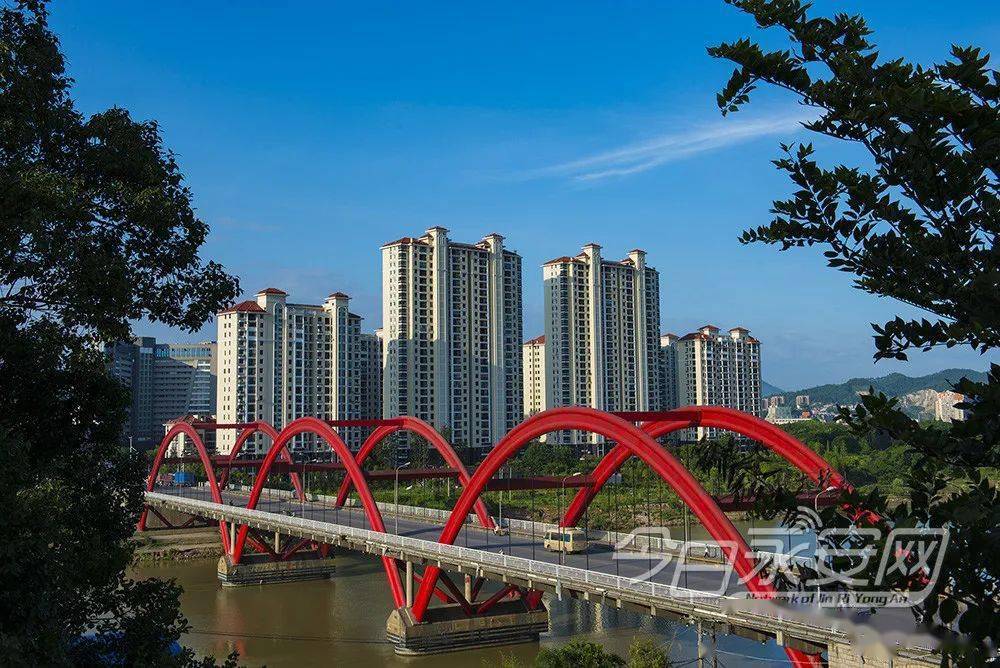 贮木场北偏东约150米的燕江河面上,为国道205线永安市区过境线工程