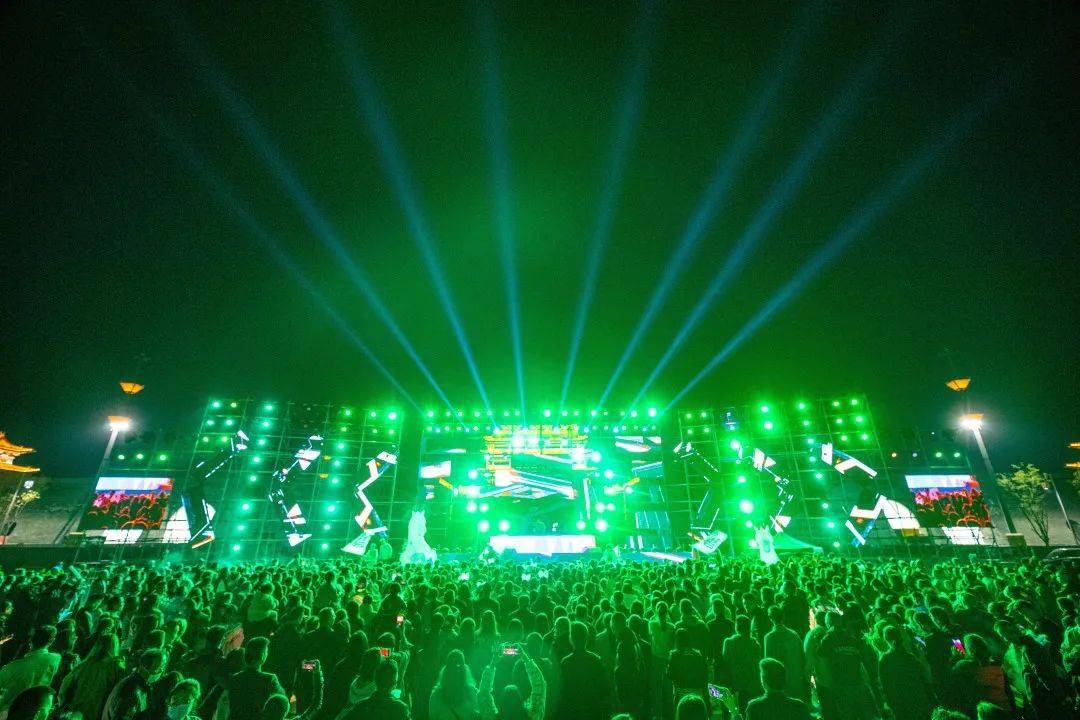 next 热浪电音节在忻州古城北城门广场盛大举行.