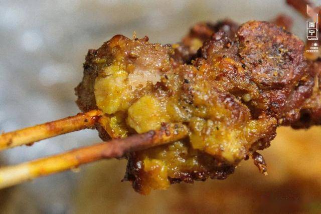 这串来自新疆的纯羊肉串,只卖3块钱_南宁