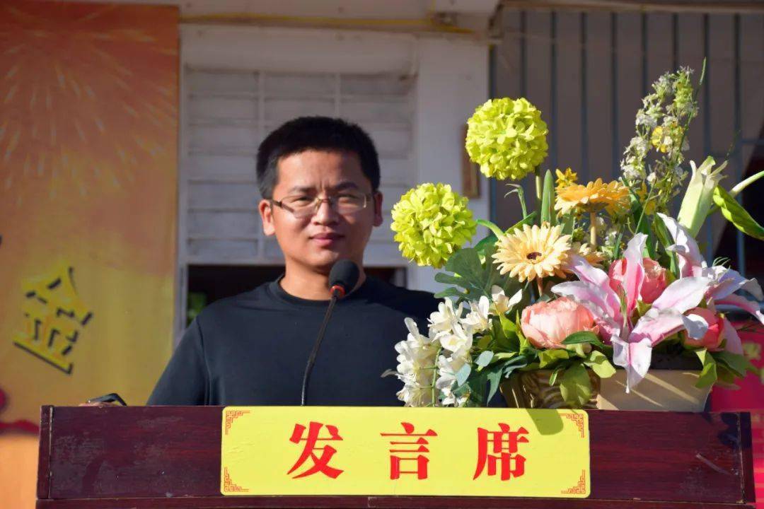 紧接着,黄文玉副校长宣读《惠安东周中学关于表彰优秀教师,优秀