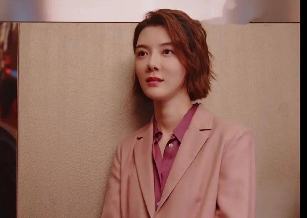 《亲爱的自己》车晓实力成就角色 多面女总裁令人回味无穷