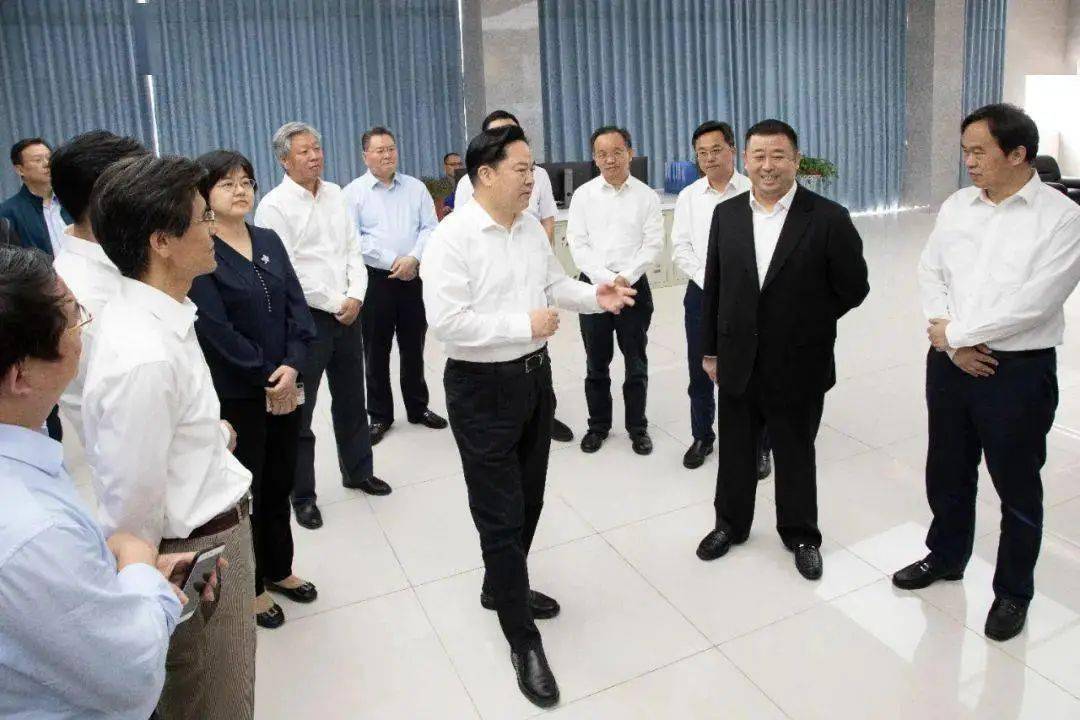 徐云飞董事长表示,在坚持做好水泥主业的同时,金峰水泥以打造绿色企业