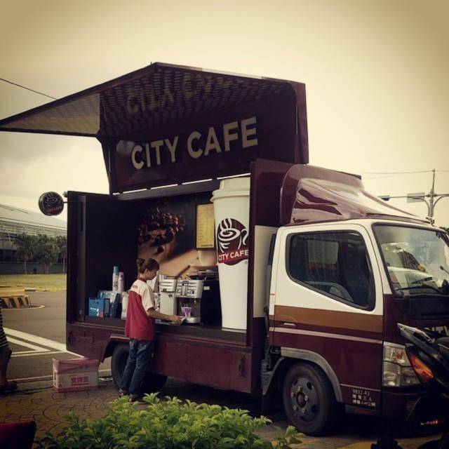 浓郁咖啡风靡国外的移动咖啡车不知天朝城管和交警让不让开