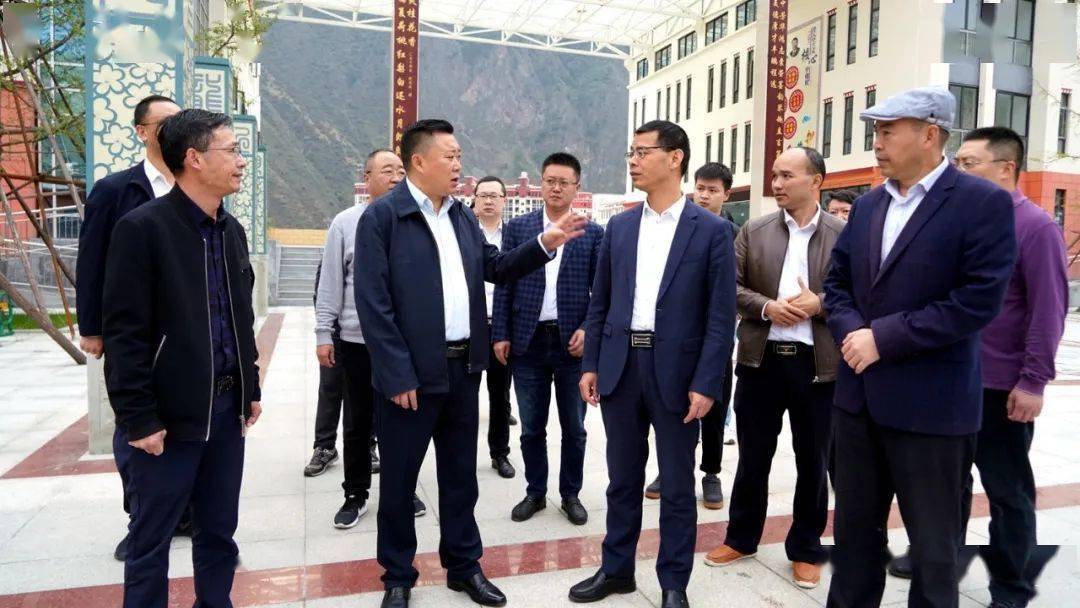 金川县委书记卞思发及相关县级领导随同考察调研或参加座谈会.