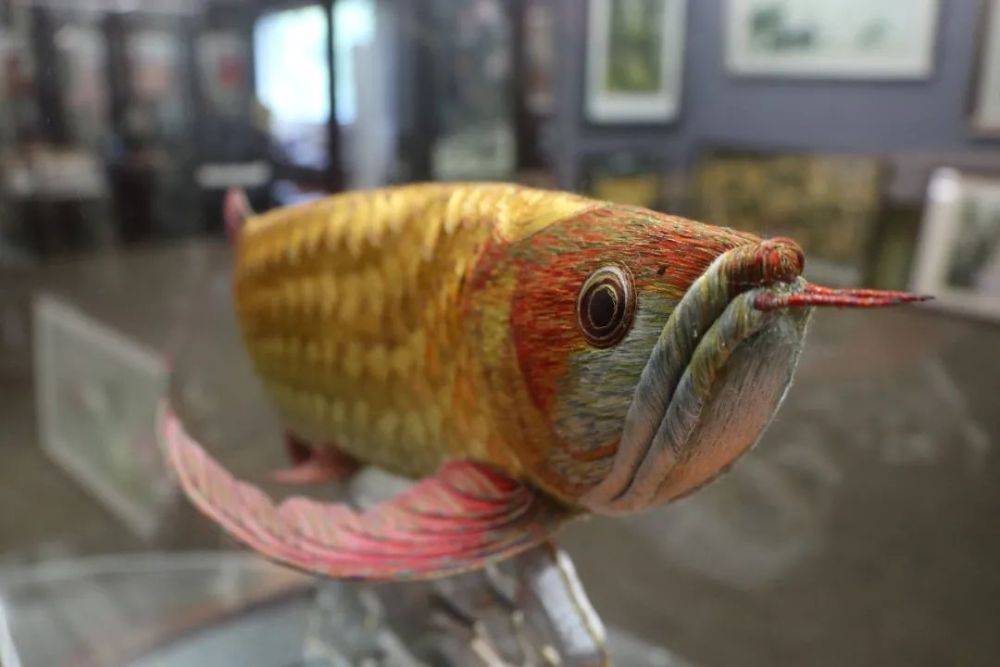 潮绣大师孙庆先创作的作品——《金龙鱼》 .新华社记者 洪泽华 摄